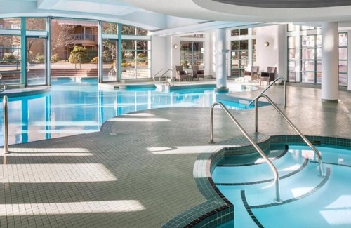 Kelowna Central Business District Apartamento | Summer Vacation in Kelowna Delta Grand Okanagan 1 Bdrm condo