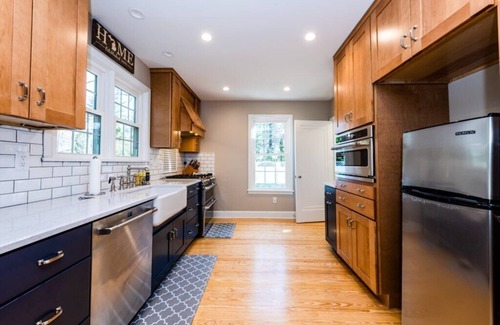 Lakeside Cabaña | (Summer Weeks Available!) Lakeside Home Walking Distance To Association Beach!