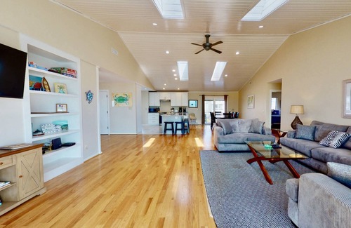 South Beach Casa | Summer Wind - Oceanfront Home, Large Deck, BHI Club w/Golf, Private Beach Access, 3 Suites, Dogs OK