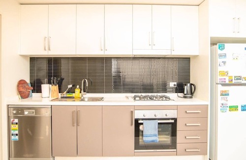 Strathfield Apartamento | Summercourt - Convenient 1BR w Courtyard & Parking