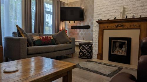 Gwersyllt Casa | Summerhill, Wrexham - Key Worker friendly