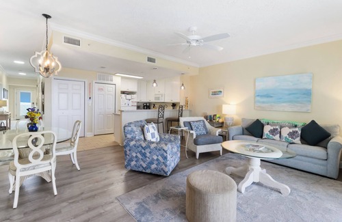 Mexico Beach Condominio | SUMMERHOUSE 302 OFFERS AMAZING GULF VIEWS, COMMUNITY POOL, HOT TUB!