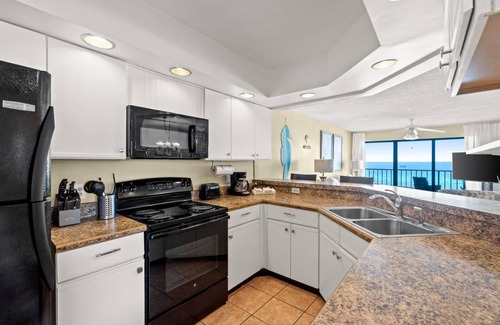 Crescent Beach Condominio | Summerhouse 605A - Beachfront, Free Activities Daily, 2 Pools, East End, Hot Tub