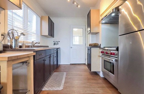 Central Huron Cabaña | Summerset Cottage, Lakeview Hot Tub - Private Lake Access