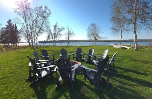 Ponshewaing Casa | Summerside Cape on Crooked Lake-Waterfront-Sunsets-Sleeps 12