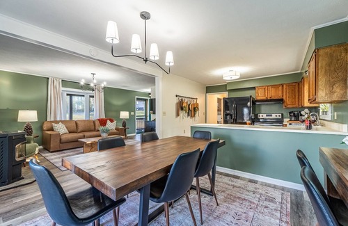 Mount Nebo Cabina | The Fun Hollow Cabin – Private Deck, Fire Pit & BBQ