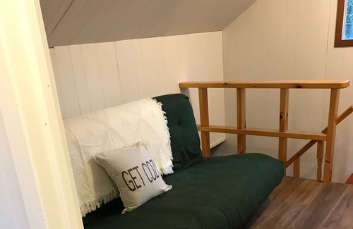 Madawaska Valley Cabaña | SUMMERSWIND COTTAGE on calm Wadsworth Lake!