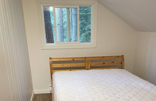Madawaska Valley Cabaña | SUMMERSWIND COTTAGE on calm Wadsworth Lake!