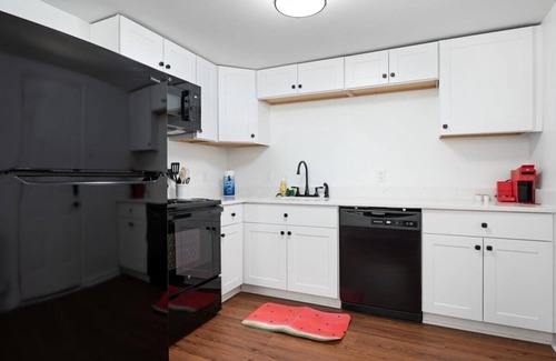 Richmond Hill Casa | Summertime near SAV, Fast EV Charger + Pets