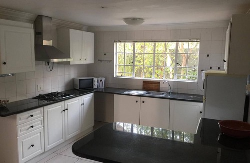 Greater Johannesburg Metropolitan Area Casa | Summerview Guest Lodge