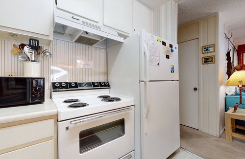 Mammoth Lakes Condominio | Summit 237 Pet-Friendly, Rustic, On Free Shuttle Route by RedAwning