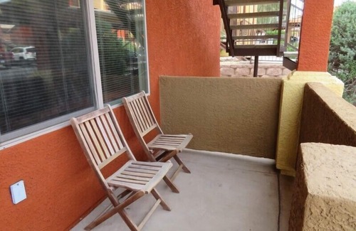 Mesquite Condominio | Muy bien decorado de 2 dormitorios, 2 baños condominio