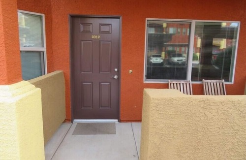 Mesquite Condominio | Muy bien decorado de 2 dormitorios, 2 baños condominio