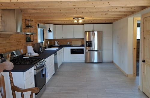 Antigonish County Casa | Summit Lodge - Lochaber Lake Lodges, Lakefront log cabin with year-round hot tub. Family friendly an