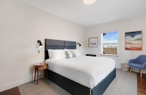 Mount Shasta Hotel | Summit Lofts, View of Mt Shasta, King Bed, #205