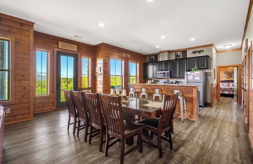 Sevierville Cabina | Summit Ridge Lodge – Private Resort for Groups, Events & Weddings