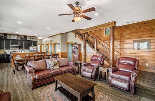 Sevierville Cabina | Summit Ridge Lodge – Private Resort for Groups, Events & Weddings