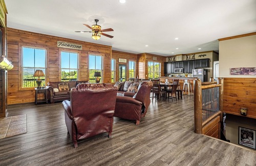 Sevierville Cabina | Summit Ridge Lodge – Private Resort for Groups, Events & Weddings