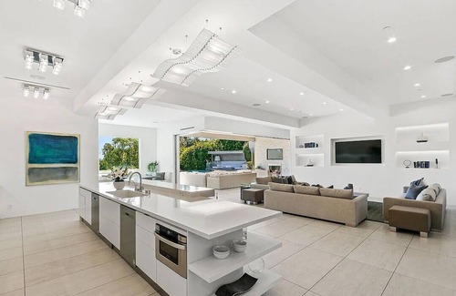 Bel Air Casa | Summit Serenity: Modern Luxury