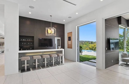 Bel Air Casa | Summit Serenity: Modern Luxury