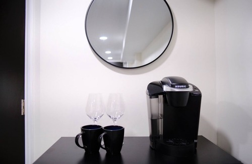 McGinley Square Apartamento | Summit Suite: Central JC Gem, Near NYC Attractions