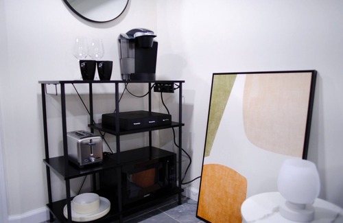 McGinley Square Apartamento | Summit Suite: Central JC Gem, Near NYC Attractions