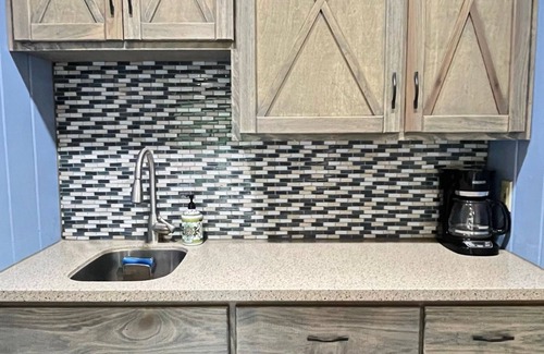 Bellaire Condominio | Summit Village condo short walk to Lakeview Hotel pool, tubing hill & Shantytown