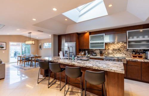 South Oceanside Casa | Sumptuous Coastal Hideaway