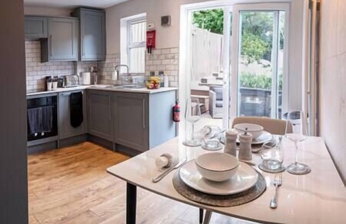 Portishead Casa | Sumptuous Two Bedroom House in Portishead & EV Charger
