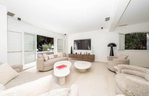 Riou - Petit Juas - Av de Grasse Apartamento | Sumptuous villa - AC- 6BR- 12P- Cannes