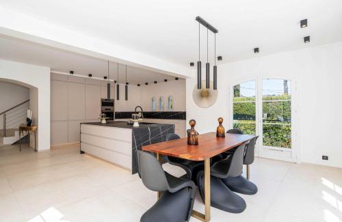 Riou - Petit Juas - Av de Grasse Apartamento | Sumptuous villa - AC- 6BR- 12P- Cannes