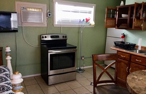 Pershing - Government Hill Apartamento | Sun City Hideaway cerca de Ft. felicidad