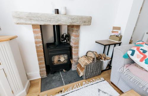 Newland Near Ulverston Casa | SUN COTTAGE - Cosy Cottage in Ulverston with a log burner in Ulverston, Cumbria