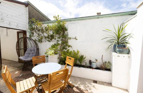 Newland Near Ulverston Casa | SUN COTTAGE - Cosy Cottage in Ulverston with a log burner in Ulverston, Cumbria