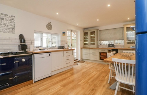 Looe Cabaña | SUN COTTAGE, family friendly, character holiday cottage in Looe