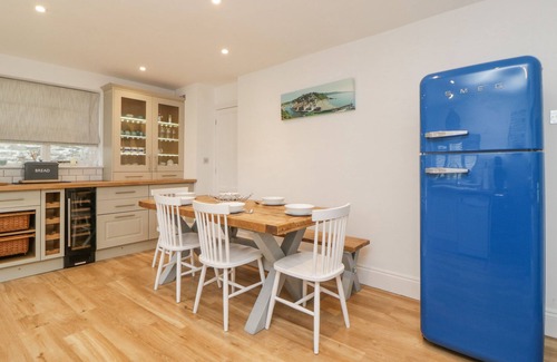 Looe Cabaña | SUN COTTAGE, family friendly, character holiday cottage in Looe