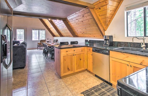 Pinetop Cabaña | Sun-dappled Pinetop A-frame: Hike, Golf & More!