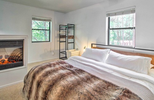 Pinetop Cabaña | Sun-dappled Pinetop A-frame: Hike, Golf & More!