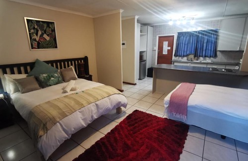 Schoemansville Casa | Sun Deck Lodge