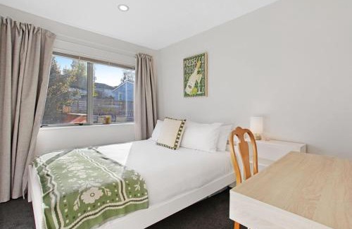 Auckland Casa | Sun Drenched Comfort close to City Center - 4BR 2BA