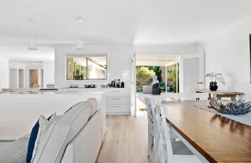 Bateau Bay Casa | Sun Drenched Home Away from Home/ Bateau Bay
