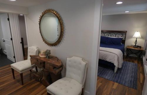 Monticello Casa | Sun Drenched Lakefront Cove