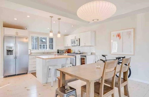 Hamptons Casa | Sun filled 2-bedroom steps away from the beach