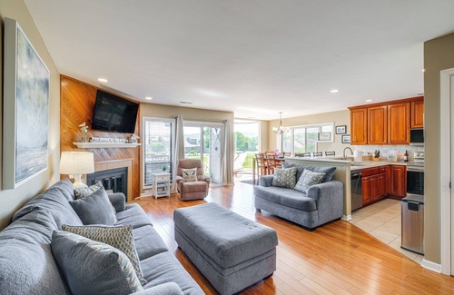 North Shore Condominio | Sun-Filled Condo w/ Smith Mountain Lake Views