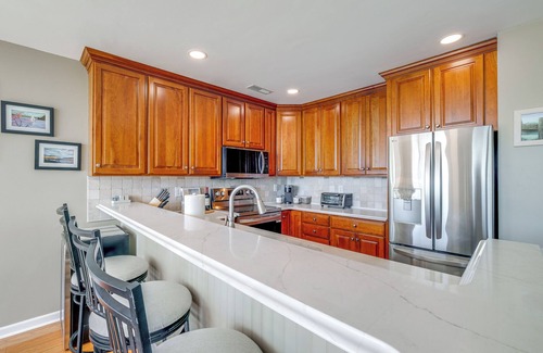 North Shore Condominio | Sun-Filled Condo w/ Smith Mountain Lake Views