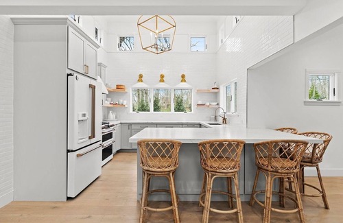 North Haven Casa | Sun-Filled, Custom-Designed 5-bedroom house in Sag Harbor w/ heated pool and spa