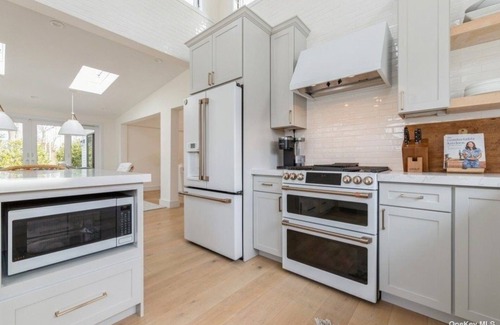 North Haven Casa | Sun-Filled, Custom-Designed 5-bedroom house in Sag Harbor w/ heated pool and spa