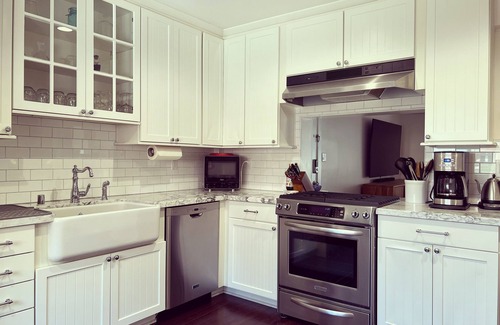Ocean Park Condominio | Sun-Filled Luxury Upper Condo, 10-Min Walk To Beach