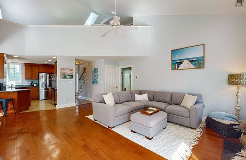Ocean Pines Casa | Sun-filled retreat near beaches w/pool access golf, fireplace, W/D, & sunroom