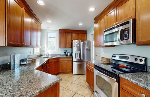 Ocean Pines Casa | Sun-filled retreat near beaches w/pool access golf, fireplace, W/D, & sunroom